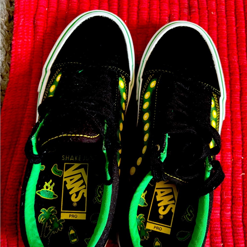 Vans size 7 new comes with box